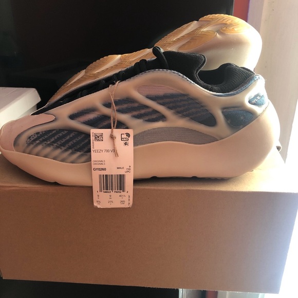 Yezzy 700 kyanite